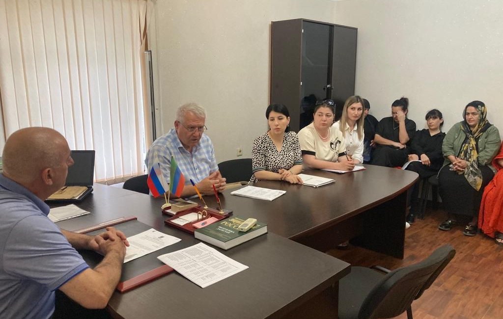 Собрание в с.Герга под руководством руководителя учреждения