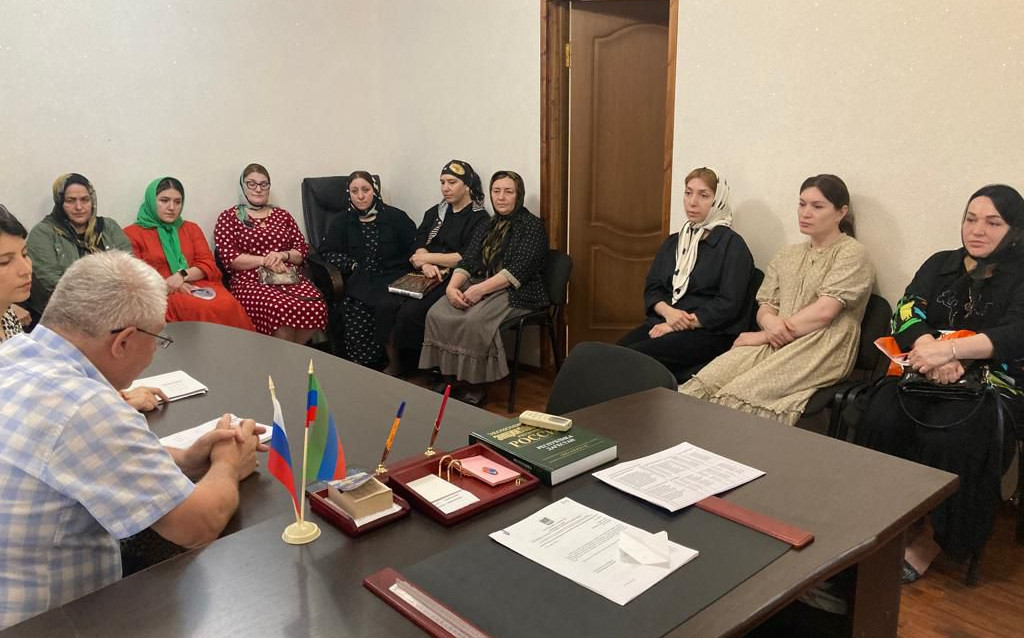Собрание в с.Герга под руководством руководителя учреждения
