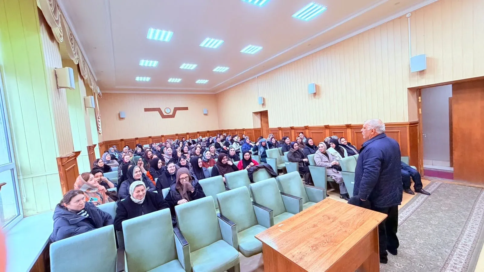 Расширенное собрание социальных работников Центра с главой Каякентского района.