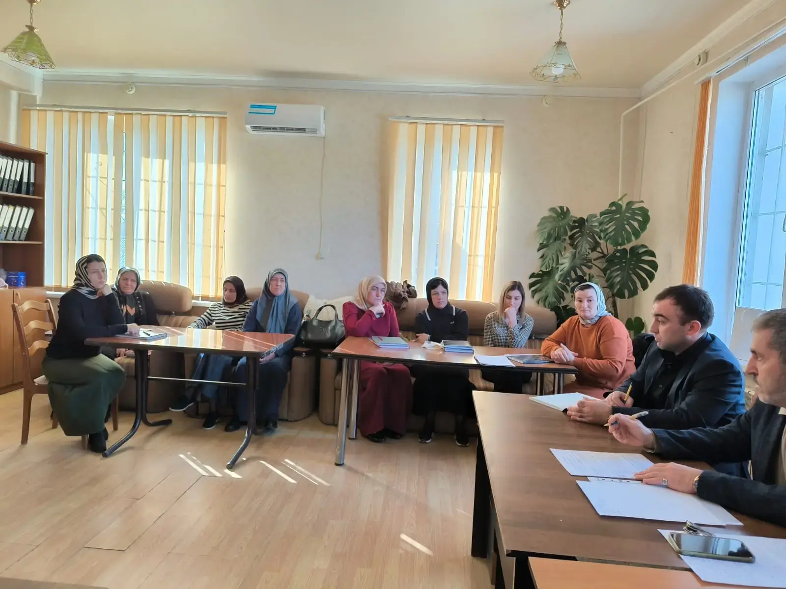 Внеплановое собрание со специалистами по социальной работе, специалистами по работе с семьей и психологами по работе с семьями участников специальной военной операции.