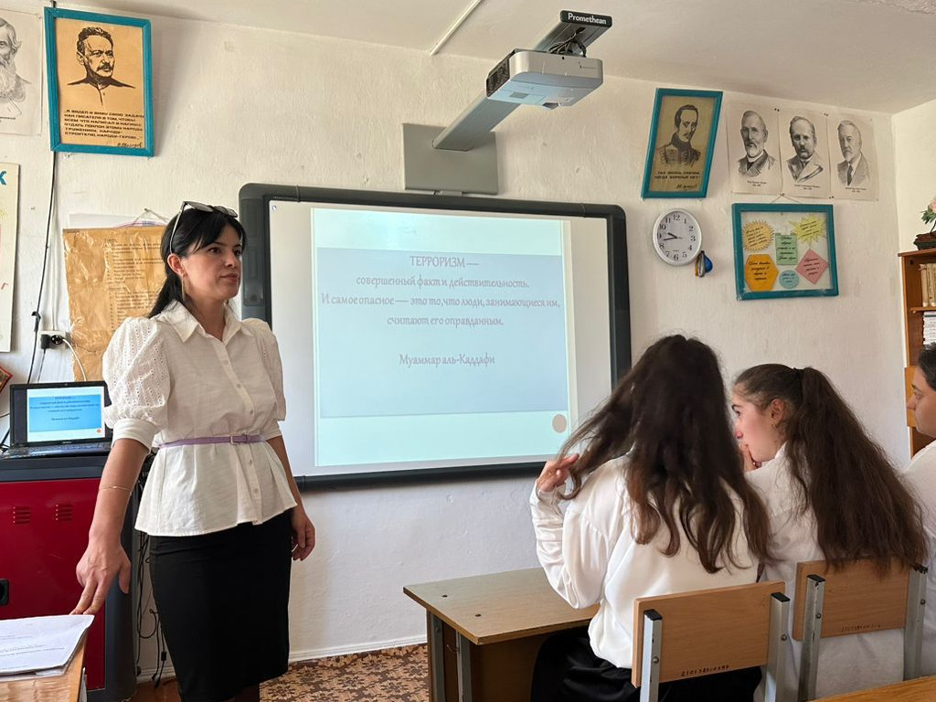 День знаний с.Алходжакент -  Лекция по антитерроризму.